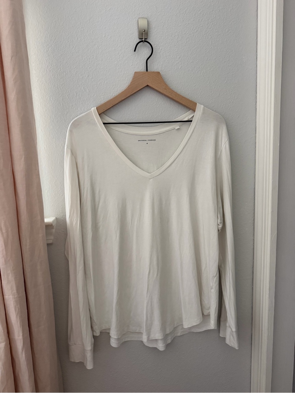 Universal Standard V-Neck Pima Long Sleeve. Size M